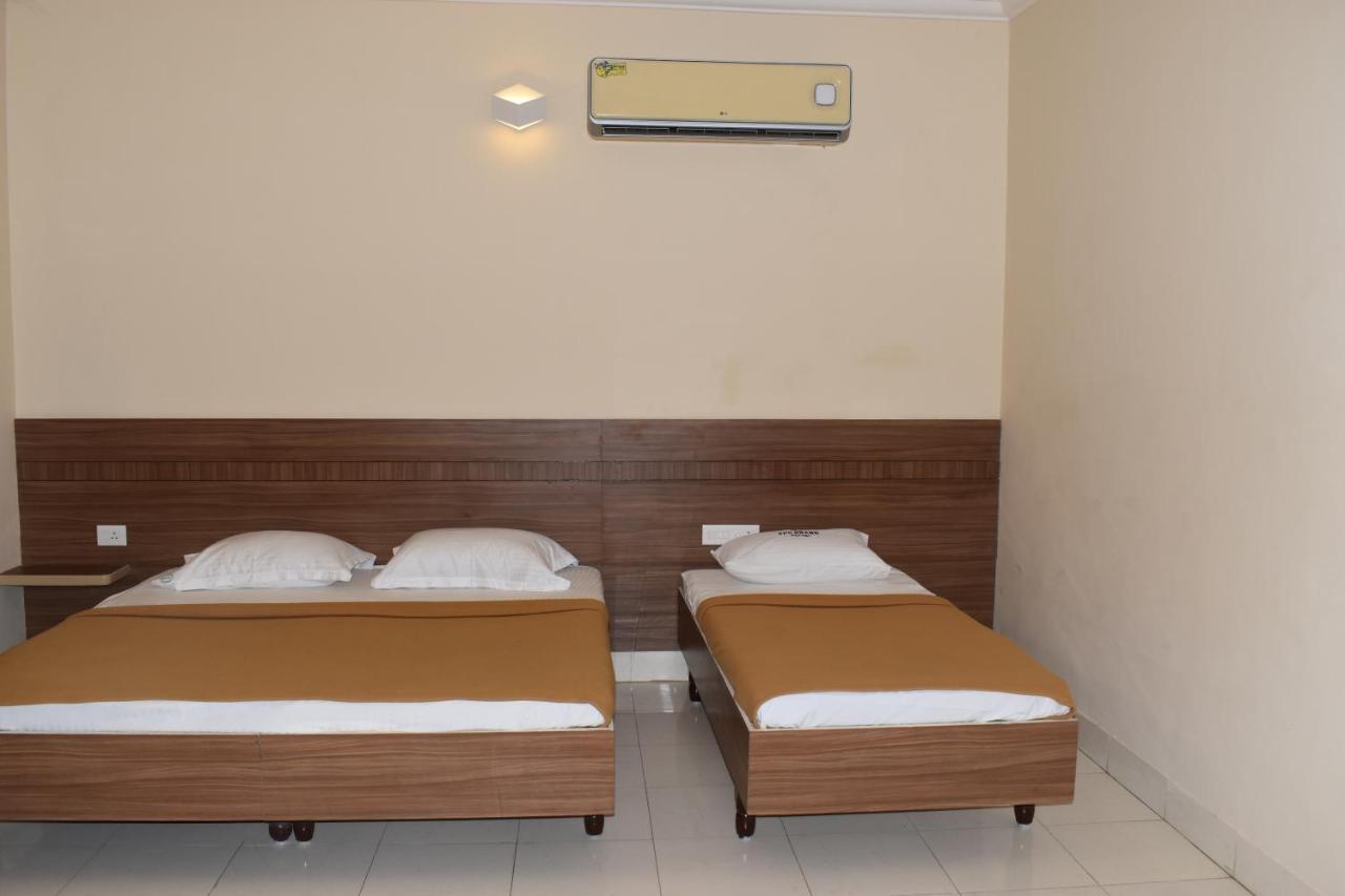 Hotel Vps Grand Palni Bagian luar foto